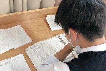 一生懸命勉強しています。