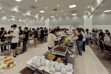 夕食はバイキングです!